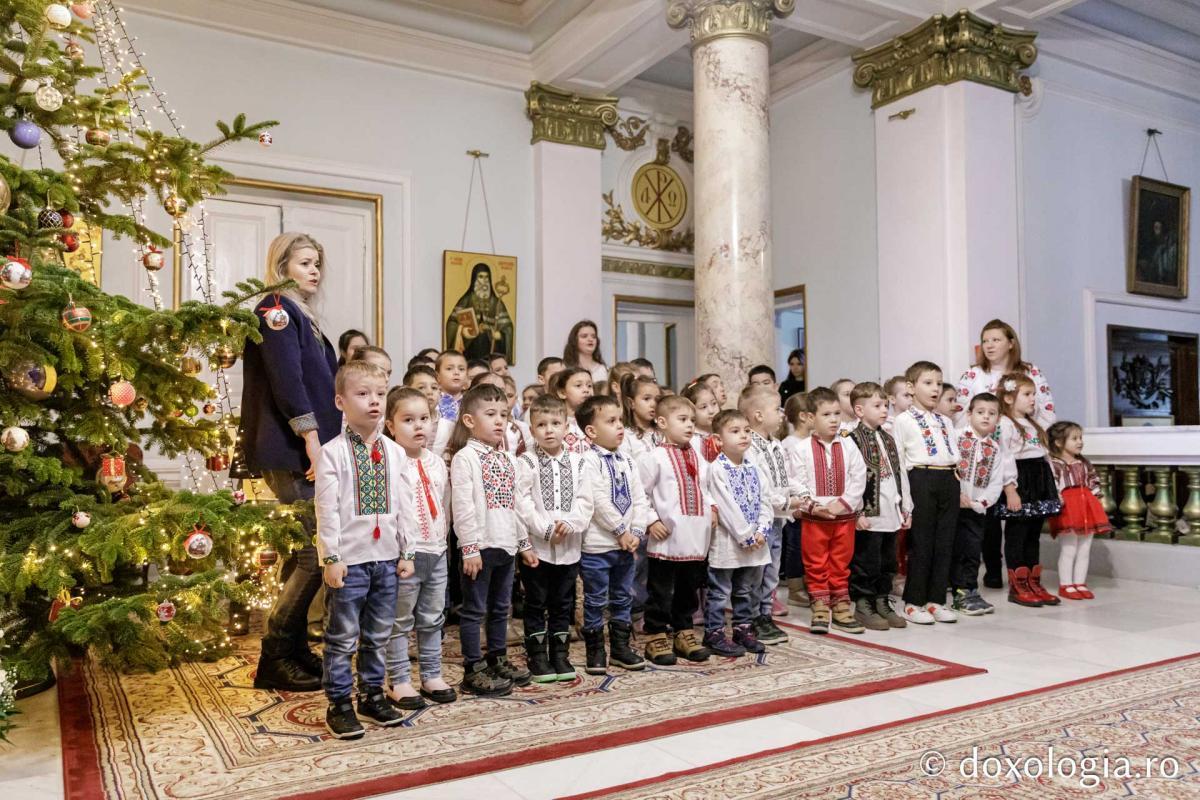 Școala Gimnazială „Veronica Micle” Iași – Colindători la Reședința Mitropolitană 2024