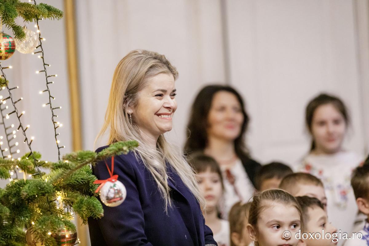 Școala Gimnazială „Veronica Micle” Iași – Colindători la Reședința Mitropolitană 2024