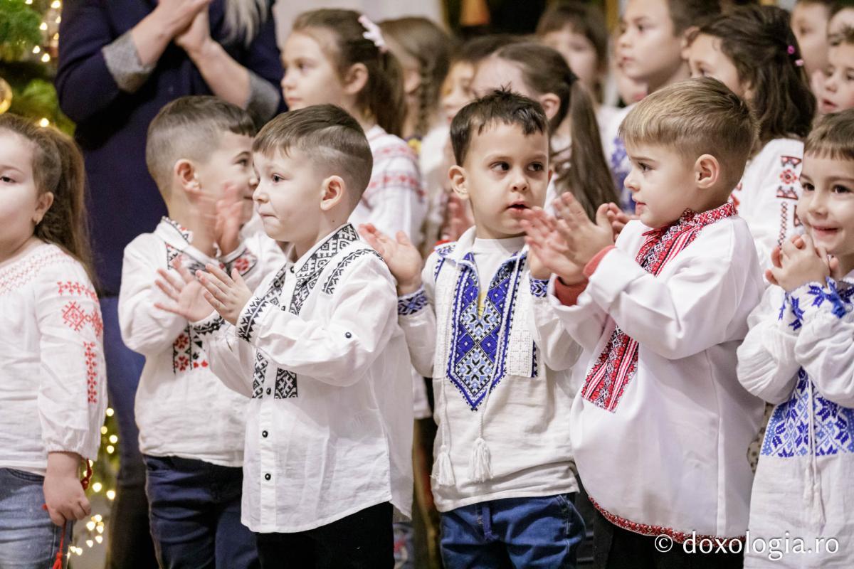 Școala Gimnazială „Veronica Micle” Iași – Colindători la Reședința Mitropolitană 2024