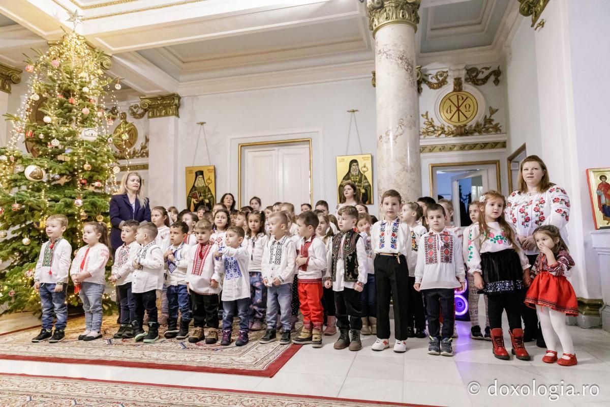 Școala Gimnazială „Veronica Micle” Iași – Colindători la Reședința Mitropolitană 2024