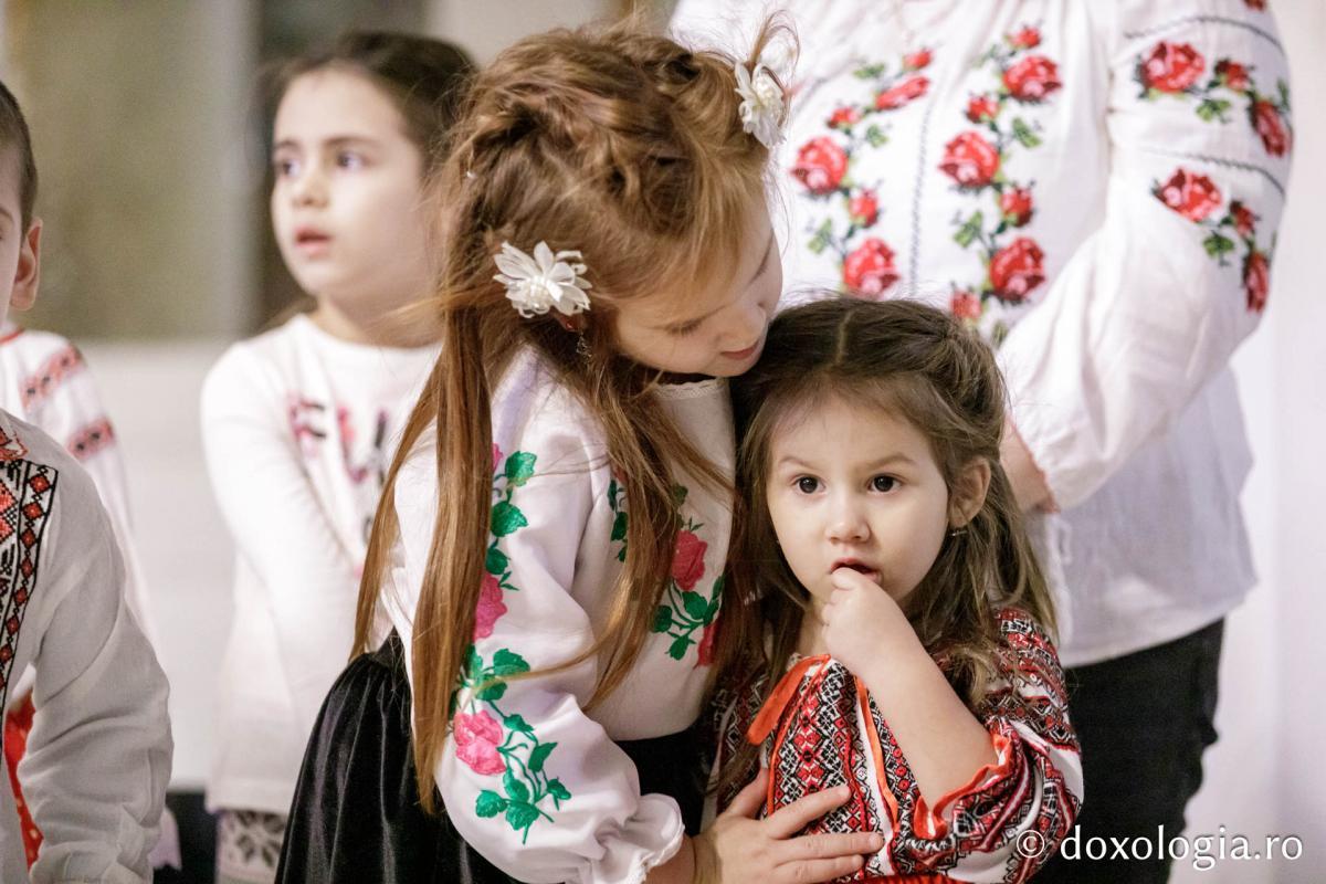 Școala Gimnazială „Veronica Micle” Iași – Colindători la Reședința Mitropolitană 2024