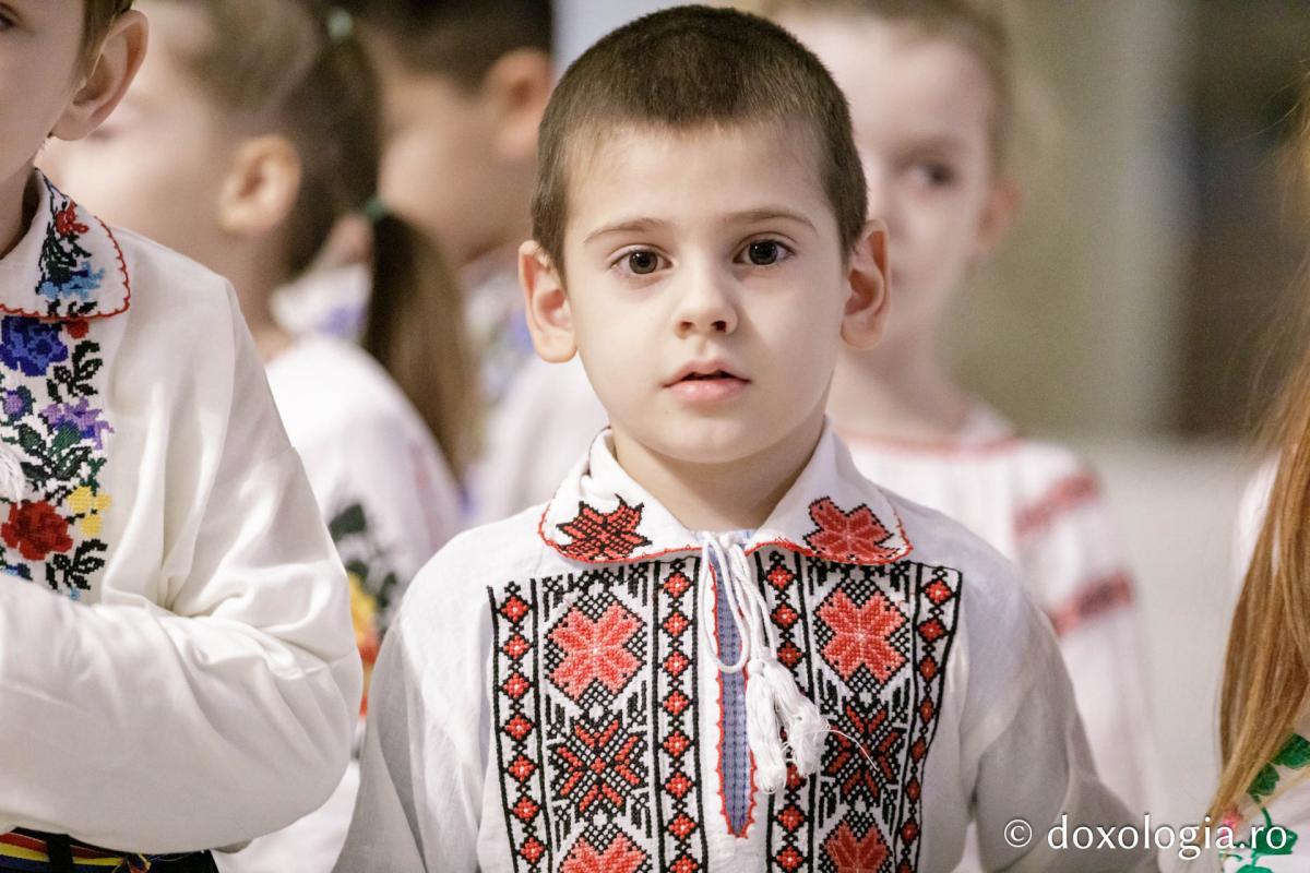 Școala Gimnazială „Veronica Micle” Iași – Colindători la Reședința Mitropolitană 2024