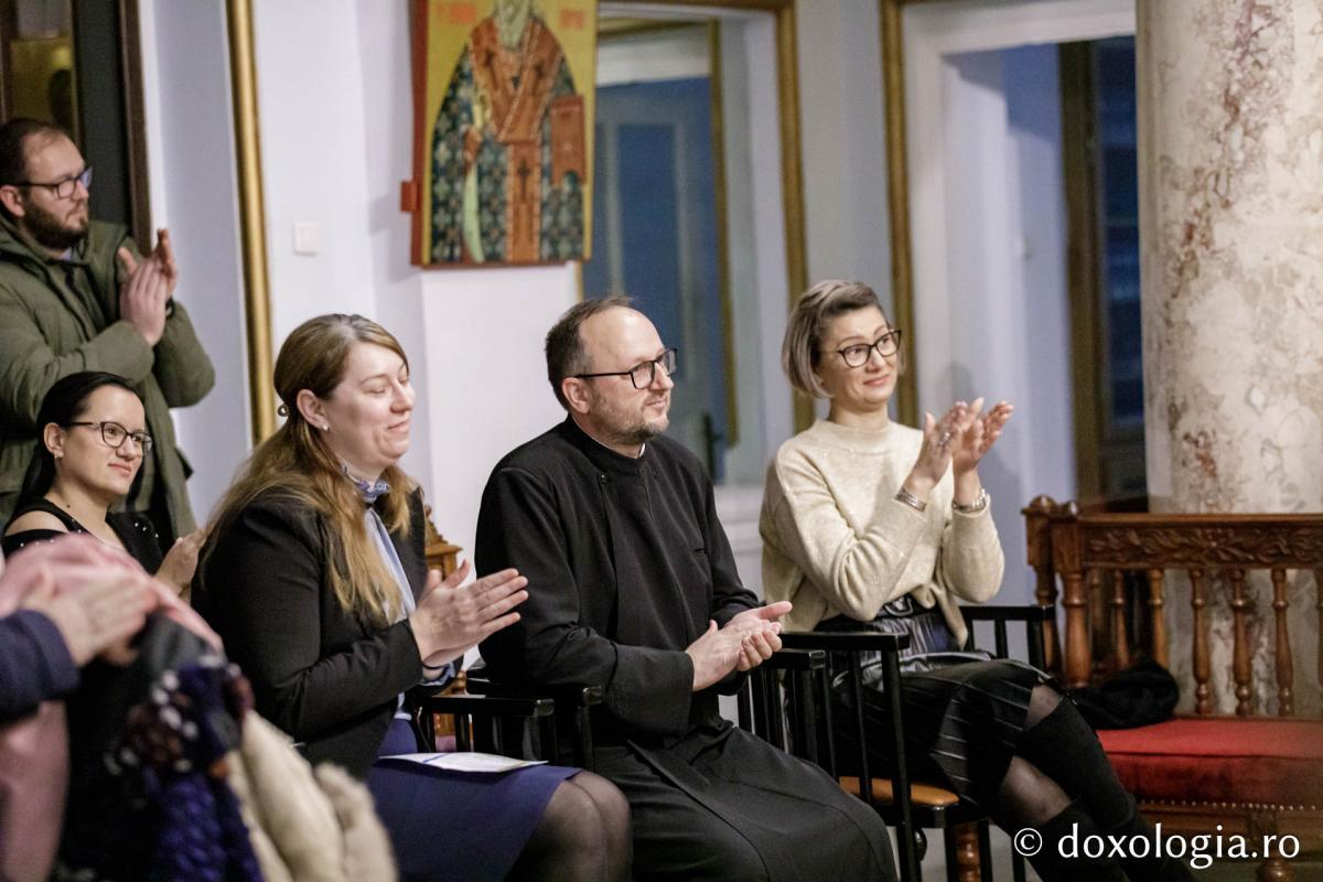 Școala Gimnazială „Veronica Micle” Iași – Colindători la Reședința Mitropolitană 2024