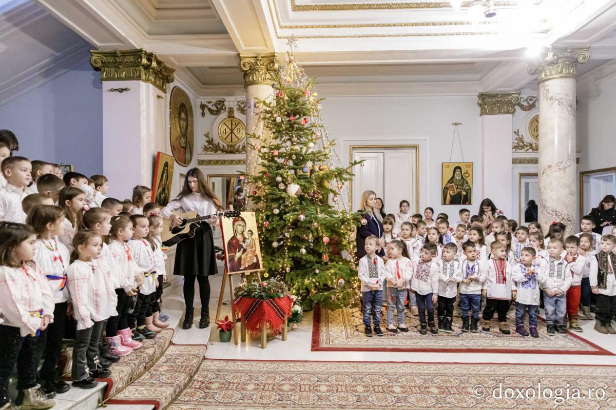 Școala Gimnazială „Veronica Micle” Iași – Colindători la Reședința Mitropolitană 2024