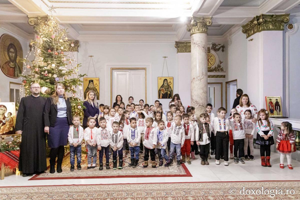 Școala Gimnazială „Veronica Micle” Iași – Colindători la Reședința Mitropolitană 2024